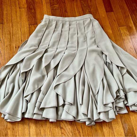 VARUN BAHL WOMEN ANTHROPOLOGIE ICEFALL GRAY SKIRT RUFFLES SIZE 2 - Picture 1 of 16